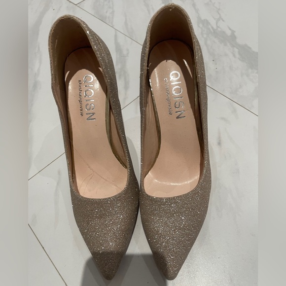 GOLD SPARKLY HEELS - Picture 1 of 5